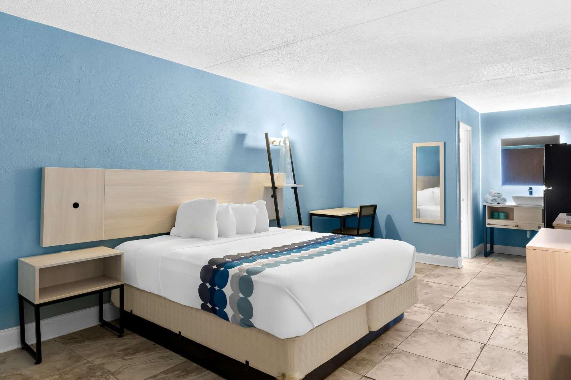 Suburban Studios By Choice Hotels - Award Winning - New 2024 - Walk To Eateries & Grocery - Ultra Sparkling - Garden Rooms - Designer Lighting & Right Off I-95 - Proudly An All American Managed Property Brunswick Exterior foto